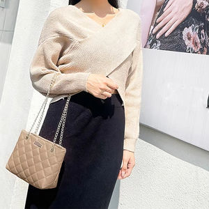 Bolso de Hombro de Moda para Mujer con Cadenas y Cierre de Cremallera, Material PU, Patrón de Rejilla de Diamantes, Duradero - Product Image 5