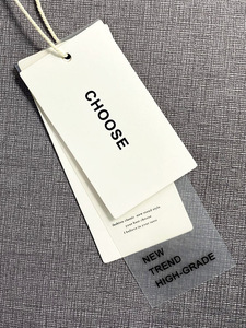 Tùy Chỉnh Thân Thiện Với Môi Logo Đu Thẻ Giấy May Tag Nhà Sản Xuất Chuyên Nghiệp Tùy Chỉnh Logo Giấy Quần Áo Treo Thẻ - Product Image 2