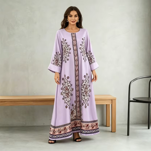 Abaya Personalizada con Estampado de Camarones Secos y Pedrería, Estilo Casual, Hecha a Mano, de Poliéster, para Mujeres Musulmanas - Product Image 1