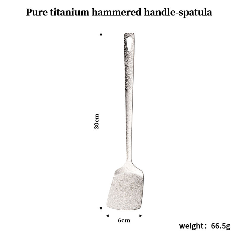 Espátula con mango martillado de titanio puro.