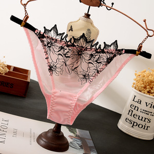 Perizoma Sexy da Donna in Cotone con Ricamo, Rete Trasparente e Pizzo, Mutandine a Vita Bassa con Motivo Floreale Traspirante - Product Image 1