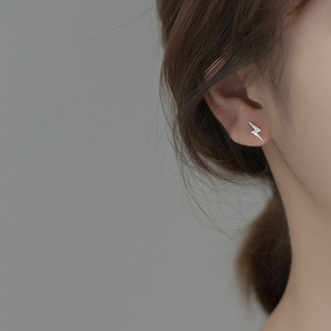 Orecchini a Perno a Forma di Fulmine in Argento Sterling 925 Placcato Oro 18k con Zirconi Incastonati per Donne, Vendita Calda - Product Image 3