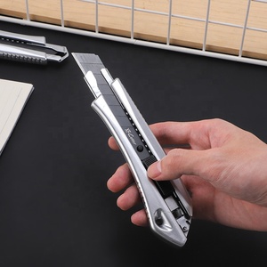 Couteau utilitaire à verrouillage automatique avec poignée en caoutchouc antidérapante, lame SK5, design en caoutchouc sur le dos pour utilisation EDC, personnalisable OEM - Product Image 2