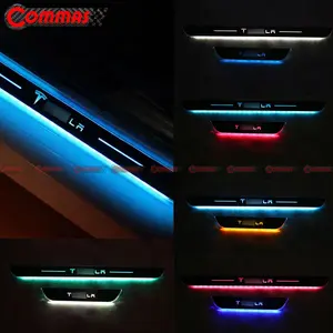 एक्रिलिक सामग्री दरवाजा स्वागत करते हुए पेडल एलईडी कार के दरवाजे के लिए प्रबुद्ध देहली प्लेट वातावरण प्रकाश टेस्ला मॉडल 3