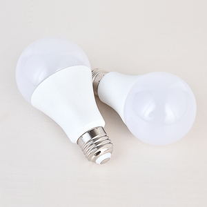 หลอดไฟ LED A60 XL E27 ใช้ไฟ AC สำหรับใช้ในบ้าน โคมไฟพีซี - Product Image 1