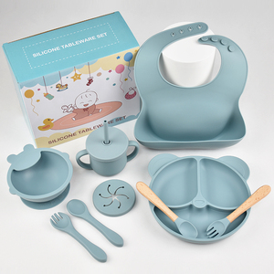 Venta directa de fábrica Juego de alimentación de bebé de diseño clásico Incluye cuchara Tenedor Snack Sippy Cup Bowl Plate Baberos para niños pequeños - Product Image 1