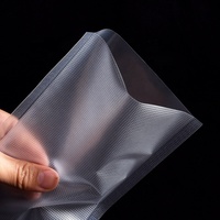 Sacs de scellage sous vide en relief scellés trois côtés économiseur d'aliments rouleaux de scellage à chaud emballage personnalisé transparent sac de gaufrage