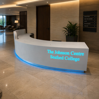 Comptoir de réception en surface solide personnalisé pour hôpital, bureau, hôtel, clinique dentaire avec service de logo personnalisé