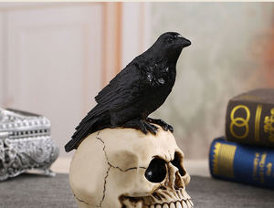 Zwarte Raaf Vogel Op Halloween Standbeeld Hoofd Bone Standbeeld Koud Gegoten Hars Beeldje - Product Image 2