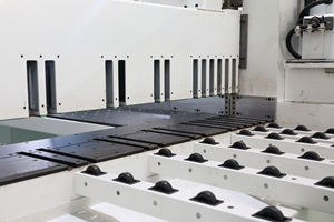 Độ chính xác cao Tự động <span class=keywords><strong>CNC</strong></span> chùm Saw Máy cắt cho bảng điều khiển đồ nội thất sản xuất với động cơ cốt lõi & PLC thành phần - Product Image 3