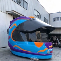 Escultura de Casco de Motocicleta Gigante Personalizada de Fibra de Vidrio, Instalación Artística para Exteriores, Decoración para Cafeterías y Plazas Comerciales