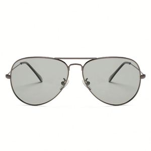 Gafas de Sol de Piloto Metálicas Vintage de Moda con Logotipo Personalizado al por Mayor, Gafas de Sol Polarizadas Fotocromáticas con Marco de Aleación UV400 para Hombre y Mujer - Product Image 5