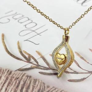 Collier pendentif urne funéraire en forme de cœur plaqué or, en acier inoxydable, pour cendres commémoratives - Product Image 6
