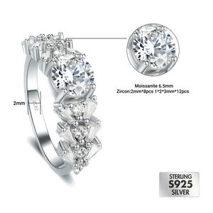 Bague de fiançailles personnalisée OEM/ODM en moissanite couleur D VVS1 avec accents en zircon AAAAA, argent 925 plaqué or 14 carats pour femme - Product Image 6