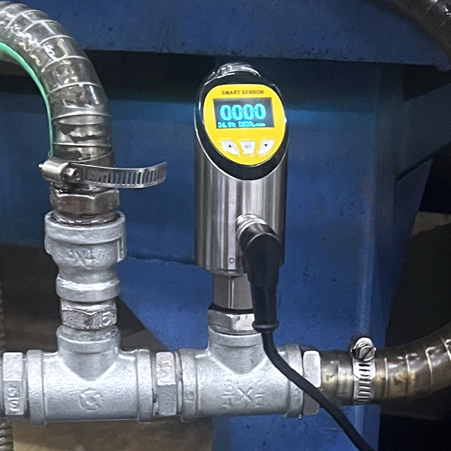 Industrial G1/2 Transmitter for Oil Water Liquid Monitoring with Temperature Water Flow Sensor Switch Customizable OEM Available