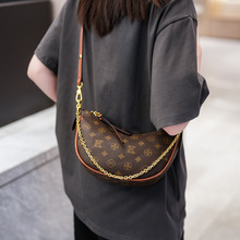 Bolso de Media Luna de Piel Sintética de Lujo, Nuevo Modelo 2026, con Cadena de Alta Calidad, Estampado, Versátil, de Mano, Bandolera, Impermeable - Product Image 5
