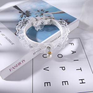 Collar de Encaje Blanco Ajustable para Perros y Gatos Pequeños, Estilo Elegante con Adorno de Perla - Product Image 3