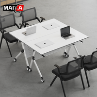 Bureau debout réglable au design moderne et épuré, pliable, multifonctionnel, durable, en bois blanc, idéal pour la formation en entreprise.