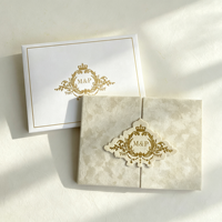 Caja de Invitación de Boda de Lujo en Acrílico Blanco Crema y Negro con Lámina Dorada, Diseño de Corona y Escudo Gótico, Impresión Personalizada