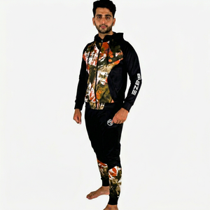 Chándal Deportivo Personalizado con Estampado Técnico 2026 |   Franjas Laterales Sublimadas |   Conjunto Ligero |   Invierno |   Transpirable de Secado Rápido |   Sialkot - Product Image 1