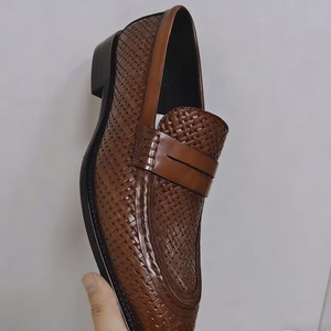 Chaussures habillées décontractées Cordovan 019 2026 pour hommes en cuir véritable, texture tressée tendance, respirantes, antidérapantes, à enfiler, pour affaires et mariages - Product Image 3