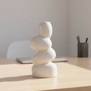 งานเซรามิกแฮนด์เมดสมัยใหม่ รูปทรงนามธรรมซ้อนกัน ตกแต่งด้วยเครื่องปั้นดินเผาสีขาวสไตล์มินิมอล พร้อมใบไม้สีเขียว สำหรับตกแต่งโต๊ะในบ้าน - Product Image 1