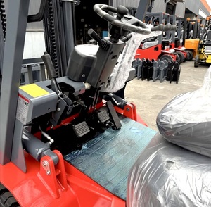 Chariot élévateur diesel 3 tonnes certifié CE pour manutention de marchandises, transmission intégrale, commande assise, hauteur de levage 4500 mm - Product Image 6