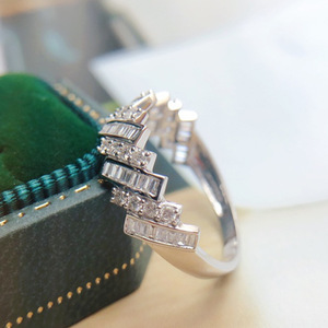 Anello di Fidanzamento Stile Matrimoniale, Design Creativo per Donne - Product Image 4