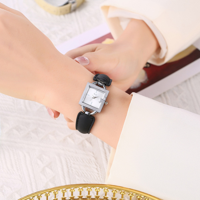 Vintage Light Luxury Elegant Women's Watch