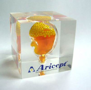 Cube en résine acrylique personnalisé avec logo à l'intérieur du cube en acrylique, presse-papier - Product Image 6