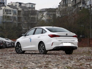 El Changan Yidong PLUS 1.6L GDI CVT Luxury 2021 es un Sedán Compacto. - Product Image 4