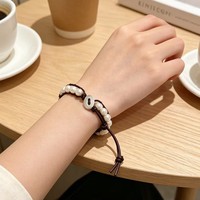 Bracelet en Cordon de Cuir Rond d'Eau Douce Style Bohème Hippie Vintage Tendance Marron Naturel Crème Élégant Écologique Sans Nickel Sans Plomb OEM
