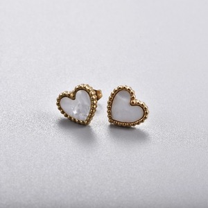 Boucles d'oreilles en forme de cœur pour femmes, boucles d'oreilles d'amour, hypoallergéniques, bijoux tendance, à porter tous les jours, cadeau pour femmes - Product Image 4