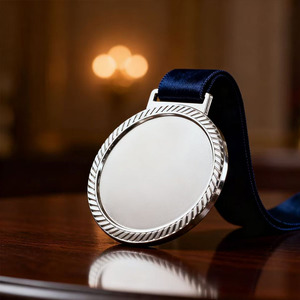 Thiết Kế Mới Vàng Bạc 3D 2D Hai Mặt Huy Chương Chạy Marathon Thể Thao Khiêu Vũ Sáng Tạo Lưu Niệm Với Ribbon Phun Logo Ve Áo Pin - Product Image 1