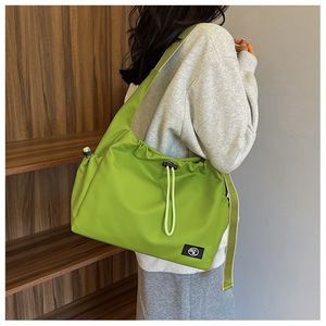 Sac de sport en nylon solide de grande capacité pour femmes sac à bandoulière à sangle unique sac polochon de Style vintage pour dames - Product Image 1