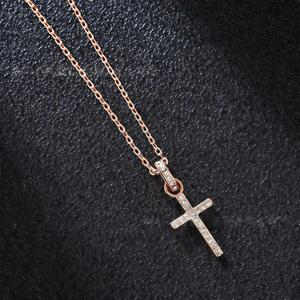 Collana a Croce Semplice ed Elegante con Ciondolo di Gesù, Gioielli e Regali all'Ingrosso per Coppie, per Feste di Uomini e Donne - Product Image 3