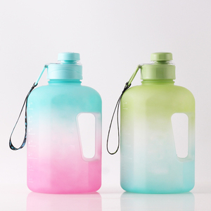 Botella de agua deportiva de gran capacidad, 2,2 L, sin BPA, libre de <span class=keywords><strong>DEHP</strong></span>, para gimnasio - Product Image 2