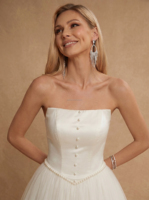 Gaun Pengantin dengan Ekor, Gaun Pengantin untuk Pengantin Wanita Ukuran Besar, Aplikasi Mutiara dan Renda, Model Ball Gown, Gaun Pengantin Custom Warna Ivory