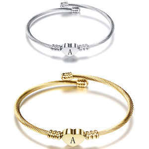 K063 bijoux tendances en acier inoxydable 26 lettres initiales bracelets ouverts bracelet réglable en forme de cœur bracelet à breloques pour femmes - Product Image 1