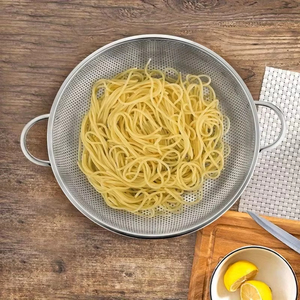 Passoire en acier inoxydable perforée avec poignées pour égouttage rapide des pâtes, riz, fruits et légumes – Outil de cuisine en gros - Product Image 6