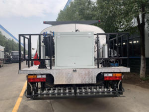 Distributeur d'asphalte pour camion léger de 6000 L avec réservoir chauffant compact et pompe de pulvérisation pour travaux sur routes urbaines et parkings - Product Image 6