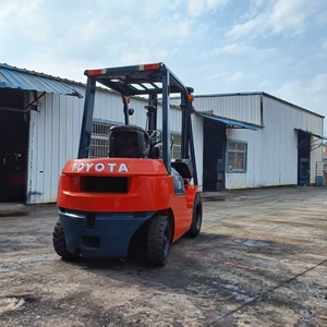 Chariot élévateur diesel Toyota d'occasion FD30 3 tonnes 2/3 étages Fabriqué au Japon Testé et inspecté 4300KG - Product Image 5