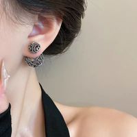 Boucles d'oreilles clous en alliage creux double face style français, forme boule, élégantes et haut de gamme pour femme, style ethnique, polyvalentes pour les soirées