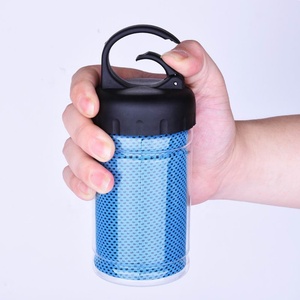 Kit Asciugamano Rinfrescante Deluxe per Sport all'Aperto, Asciugamano a Raffreddamento Istantaneo <span class=keywords><strong>in</strong></span> Bottiglia con Gancio, Bottiglia d'Acqua <span class=keywords><strong>in</strong></span> <span class=keywords><strong>Plastica</strong></span> - Product Image 6
