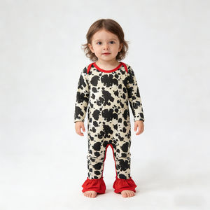 En stock: Pelele de manga larga de seda de leche con estampado de vaca y volantes rojos para bebé, con broches, de fabricantes de ropa para niños pequeños. - Product Image 2