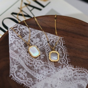Colliers élégants en gros, hypoallergéniques, en acier inoxydable, avec pendentifs coquillages, pour femmes/hommes - Product Image 4