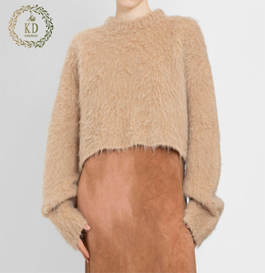 KD fabrication de tricots personnalisé OEM ODM pelucheux moelleux à manches longues <span class=keywords><strong>pull</strong></span> col rond ourlet court <span class=keywords><strong>alpaga</strong></span> <span class=keywords><strong>laine</strong></span> <span class=keywords><strong>pull</strong></span> <span class=keywords><strong>pour</strong></span> femmes - Product Image 1