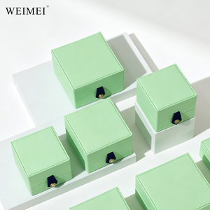 WEIMEI Vente en gros Élégante Boîte à bijoux carrée en cuir PU vert menthe avec anneau de tirage en cuir noir pour collier - Product Image 1