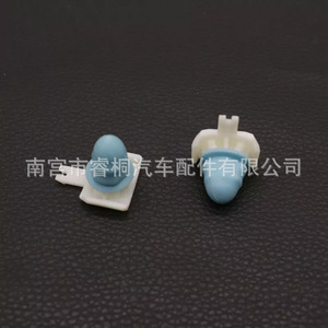 Clip en plastique Shuangxuan Auto Fastener 3B0853575 pour jupes latérales Volkswagen Passat, traverses inférieures et garnitures de seuil de porte - Product Image 1
