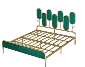 침실 호텔 병원 거실 아파트 사용을위한 접이식 강철 금속 프레임이있는 현대 골동품 벨벳 소파 베드